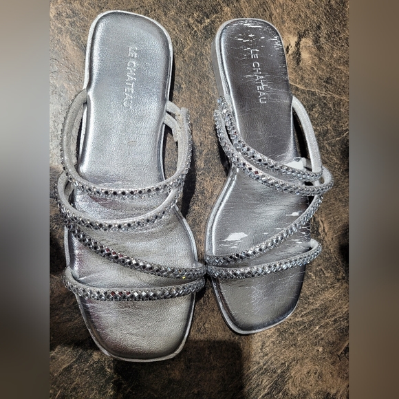 Le Chateau silver flats - Picture 3 of 3